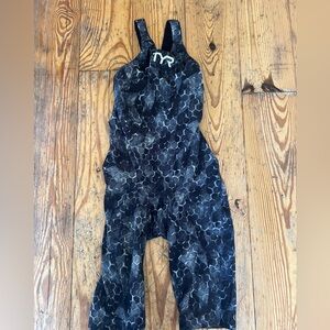 TYR Avictor closed back